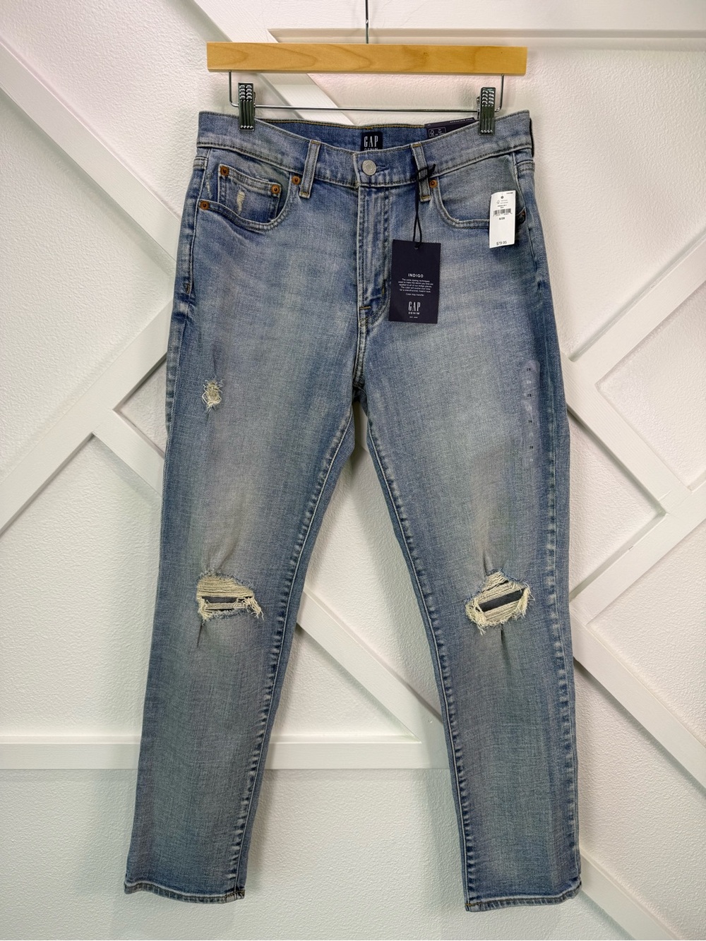 NWT GAP Best Girlfriend Jeans Mid Rise Distressed Slim Ankle Light Wash Size 28